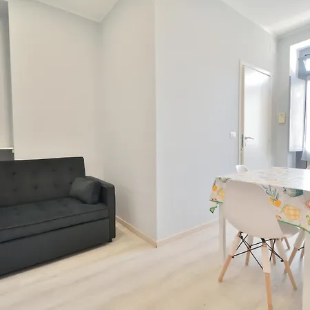 Guesthost - Modern Retreat In * Turín