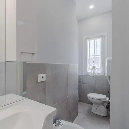Guesthost - Modern Retreat In