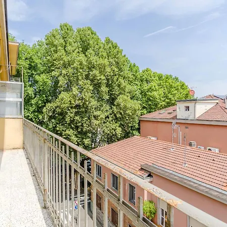 Guesthost - Modern Retreat In Apartamento Turín