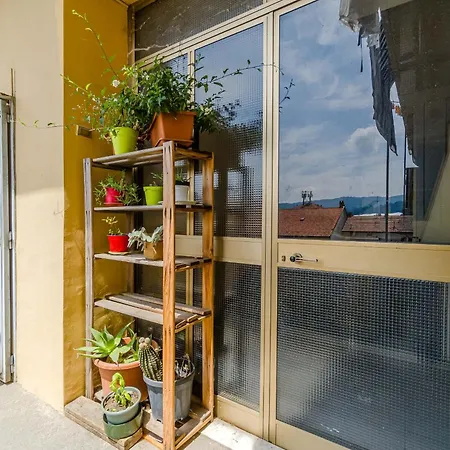 Guesthost - Modern Retreat In Apartamento Turín